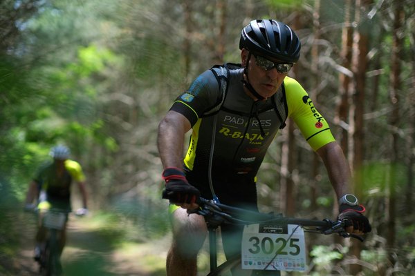 How can collaboration between sports bodies enhance the growth of non-mainstream sports in the UK?